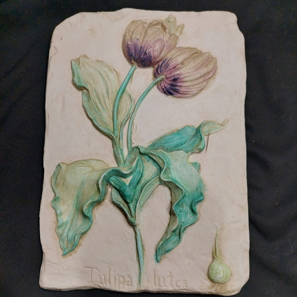Hen-Feathers Tulip Iutca Wall Plaque